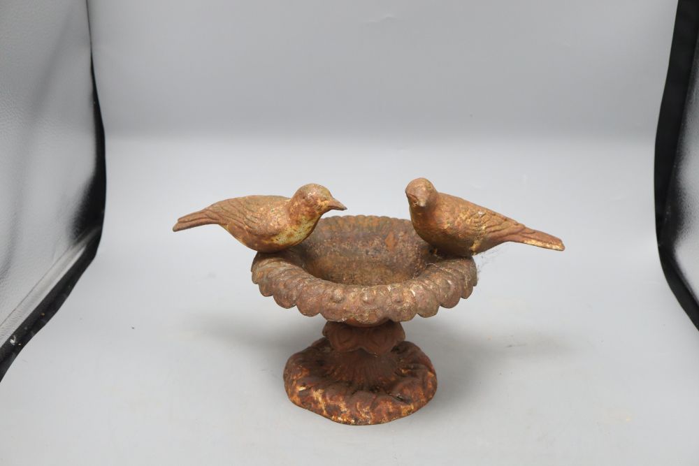 A cast iron bird bath, Doves of Pliny, height 21cm